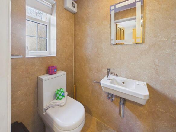 3 bed Terraced for sale Image 6