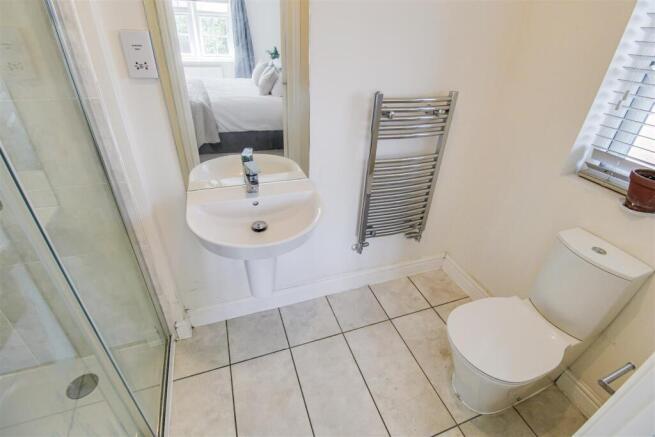 4 bed Detached for sale Image 10