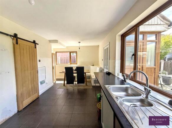 3 bed Semi-Detached for sale Image 4