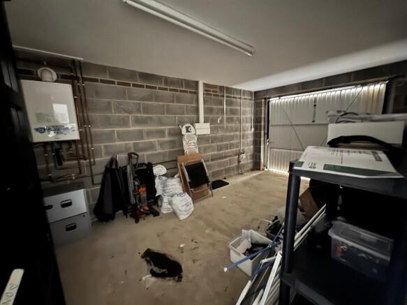 4 bed Town House for sale Image 11