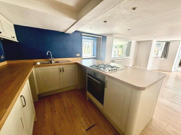 3 bed Apartment for sale Image 3