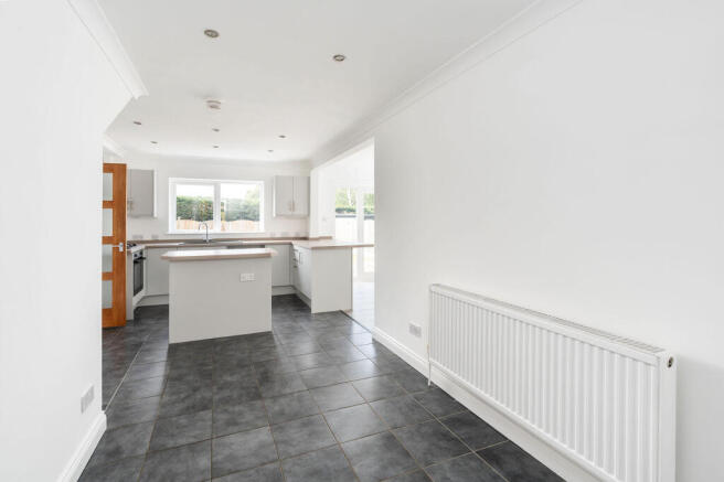 4 bed Detached for sale Image 7