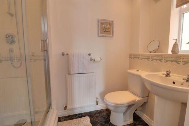 En-suite Showe...