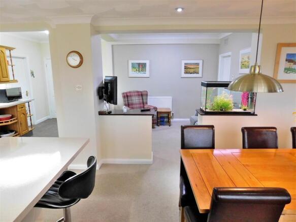 KITCHEN DINER SNUG 2.JPG