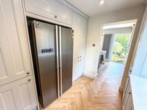 4 bed Detached for sale Image 7