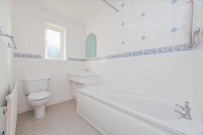 14. Bathroom.jpg