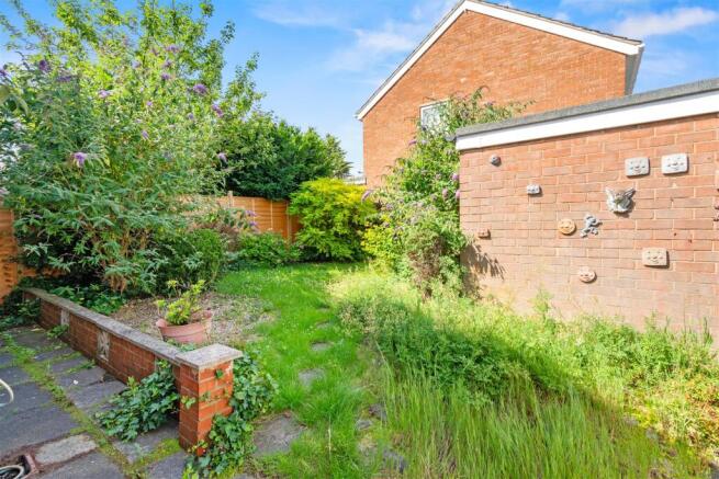 2 bed Semi-Detached Bungalow for sale Image 9