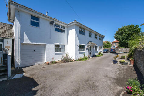 Clarence Road North - near beach - REFURBISHED FLAT