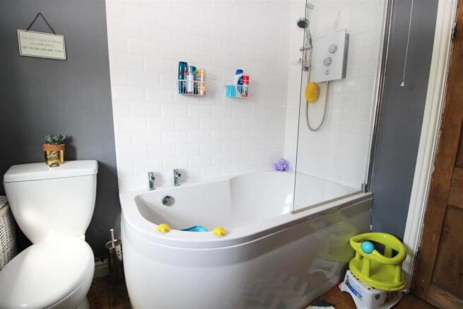 Bathroom 1.jpg