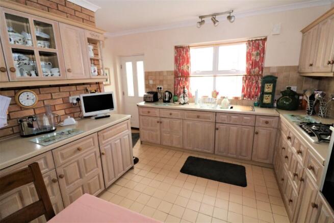 Kitchen/Breakfast Ro