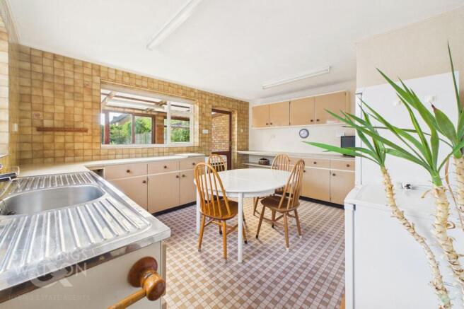 South Wood Drive, Caistor St. Edmund, Norwich photo 4
