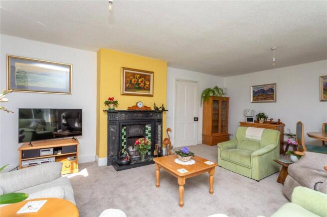 5 bed Detached for sale Image 7