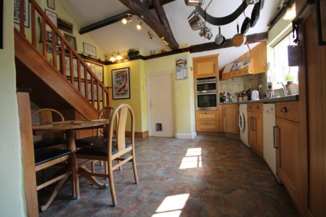 LIVING KITCHEN