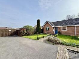 25, Westfield Court, Dalton, Huddersfield HD5 9JE