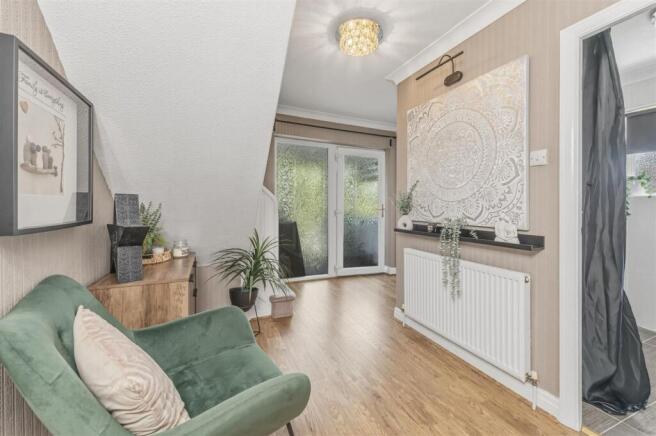 4 bed Detached for sale Image 5