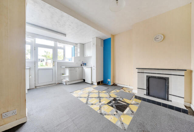 Area around skirting board/floor with dry rot 
