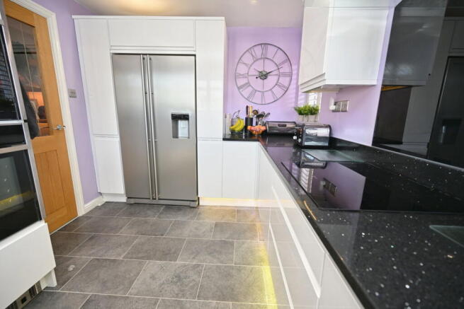 4 bed Detached for sale Image 4
