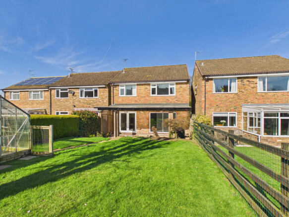 CAM01984G0-PR0562-STILL005