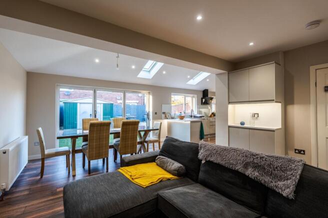 4 bed Semi-Detached for sale Image 9