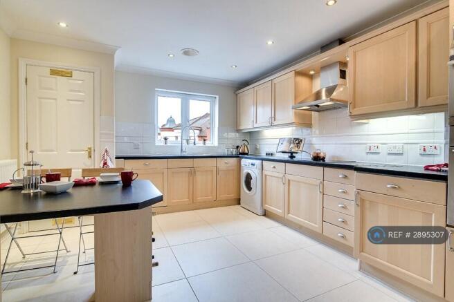 Fully Fitted Kitchen
