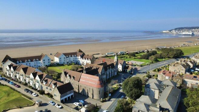 Beach Golf Course & Lawns