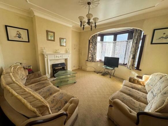 Warbreck Drive, Blackpool, FY2 9PP photo 3