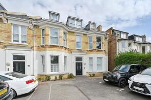 Flat 3, 51 53 Hadleigh House, The Avenue, Surbiton KT5 8AX