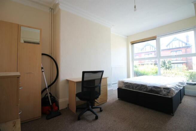6 bed House to rent Image 5