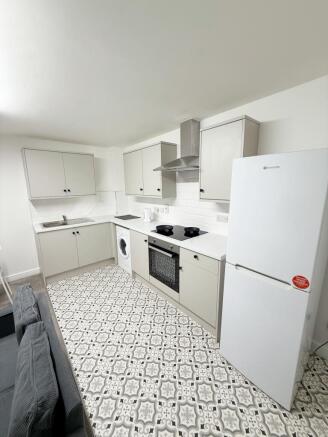 3 bed Flat to rent Image 4