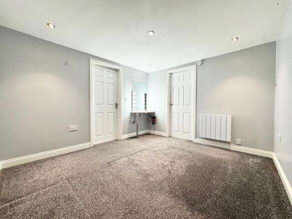 1 bed Apartment to rent Image 6