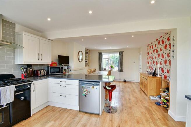 Kitchen 2.jpg