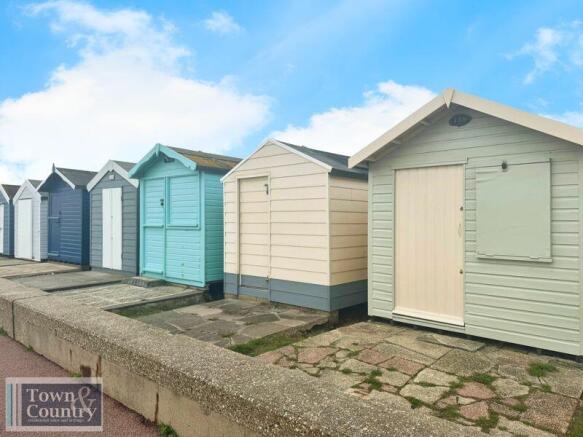 BEACH HUT