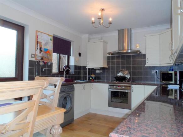 FITTED KITCHEN/DINER