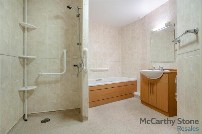2 bed Apartment for sale Image 8