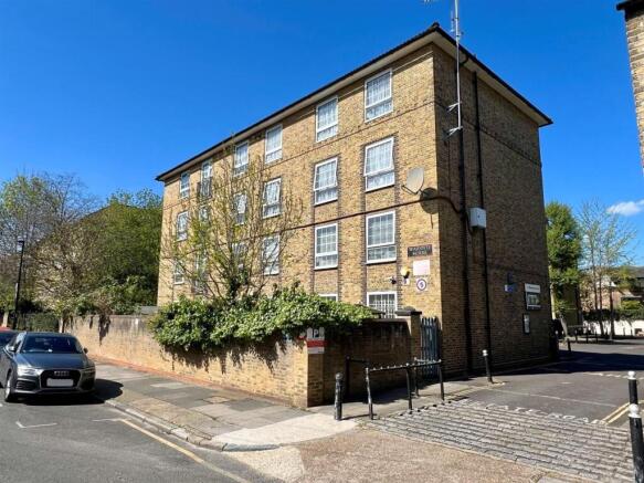 Cahir Street, E14 For Sale by Barrain London Estat