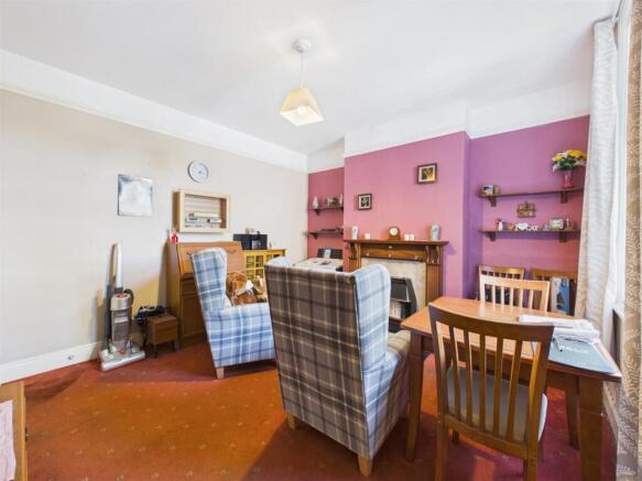 Dining room: