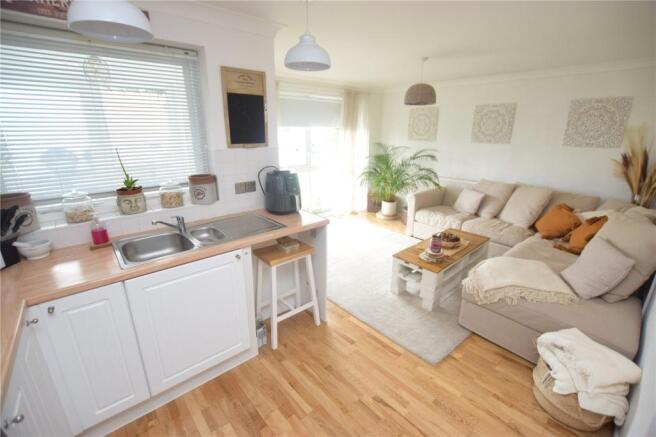 Kitchen / Lounge