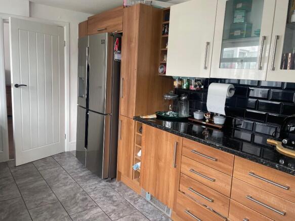 3 bed Semi-Detached for sale Image 8
