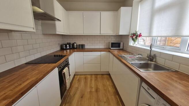 3 bed Semi-Detached to rent Image 4