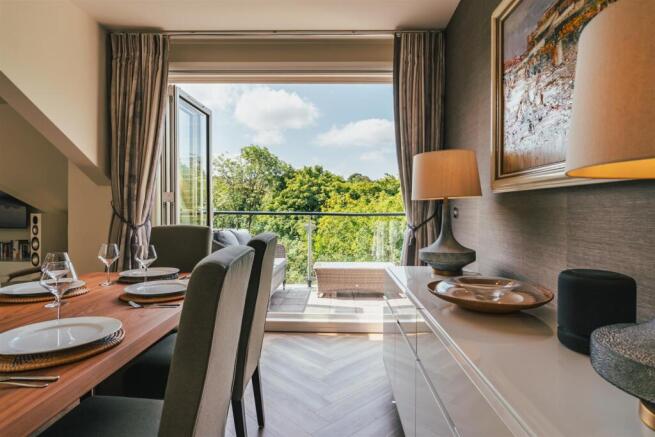 3 bed Apartment for sale Image 4