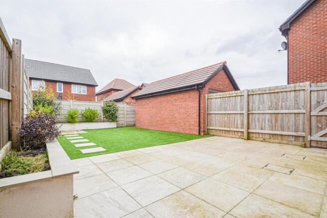 Patio & Artificial Lawn
