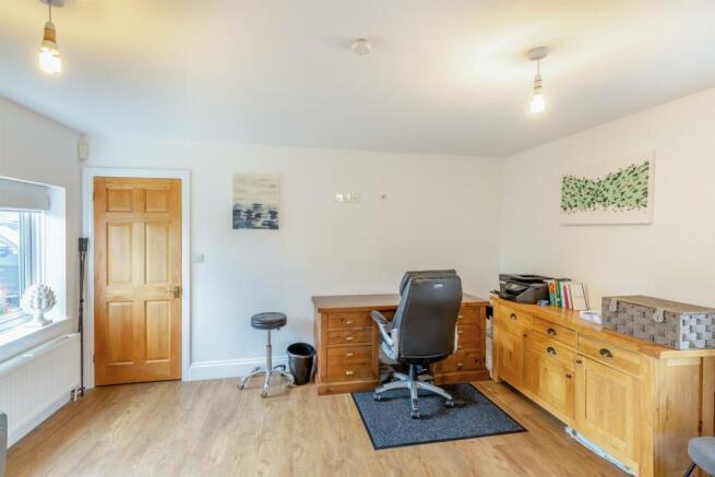 8594142-interior02.jpg