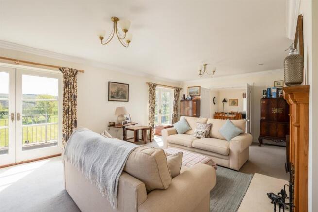 5 bed House for sale Image 6