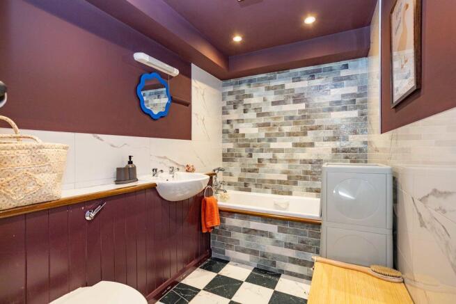 2 bed Apartment for sale Image 8