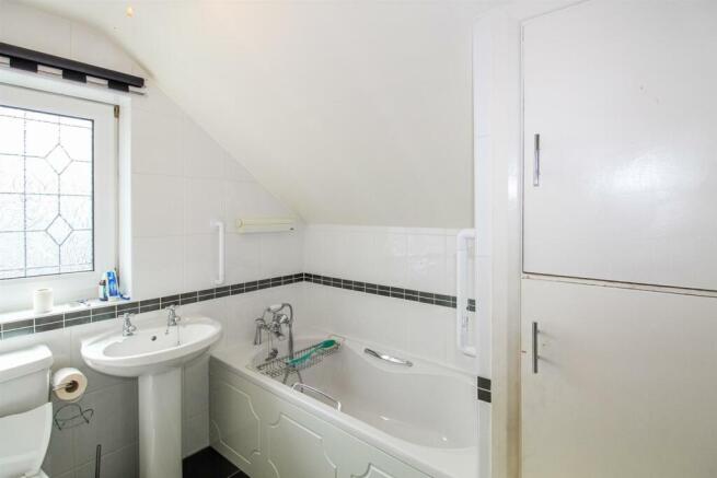 BATHROOM/W.C.