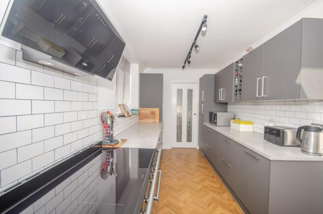 Kitchen pic 2.jpg