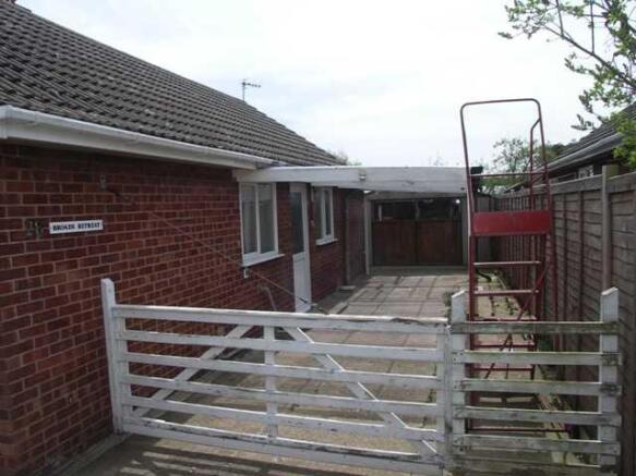 GARAGE & PARKING