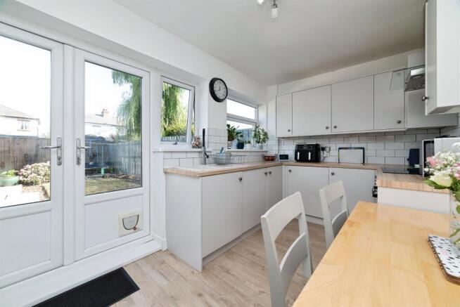 3 bed Terraced for sale Image 5