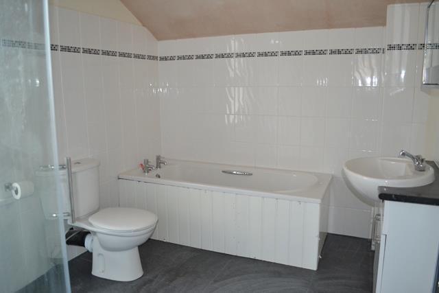 3 bed Terraced to rent Image 4