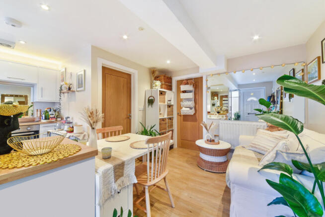 CHURCHILL MEWS, 2, FLAT 2- (5)